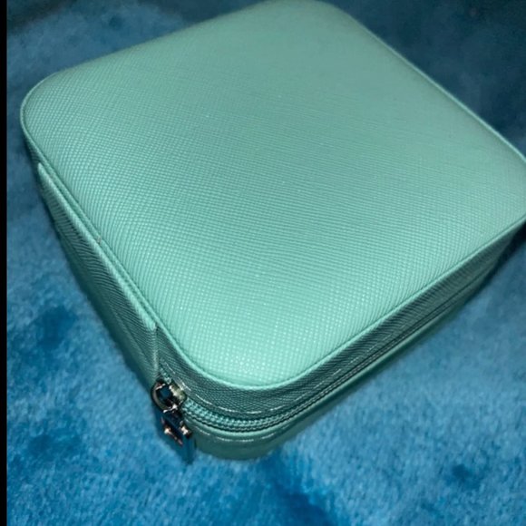 New - Small Jewelry Box, Travel Ring, Earring, Necklace, Bracelet Organizer - Picture 4 of 7